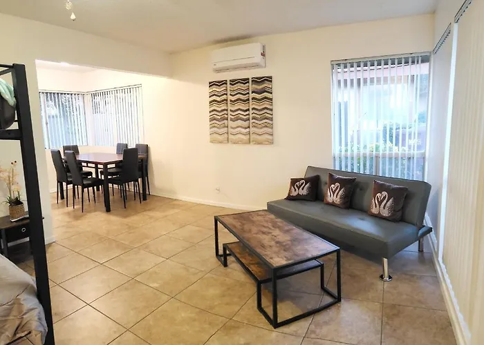 Private, Spacious, 4X Queen, 300 Mbps Internet With Backyard!