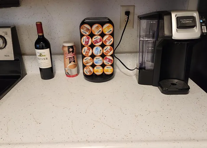 Centrally Located, 4X Queen, 300 Mbps Internet With Backyard!