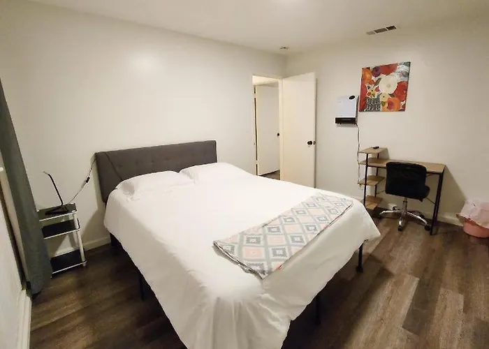 Centrally Located, 4X Queen, 300 Mbps Internet With Backyard!
