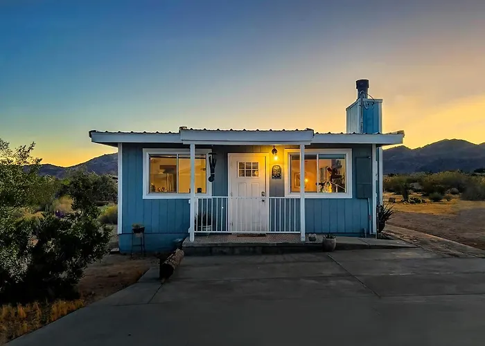 The Raven House - Renovated Homestead Cabin