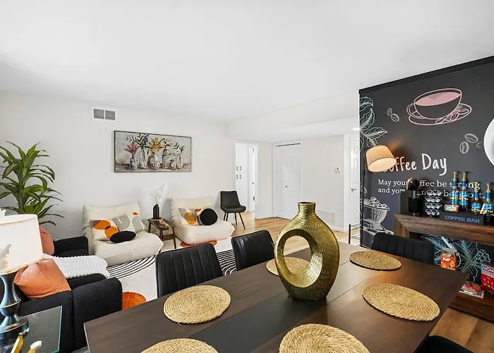Sleeps 12 - Hot Tub - Pool - Game Room & Fire Pit!
